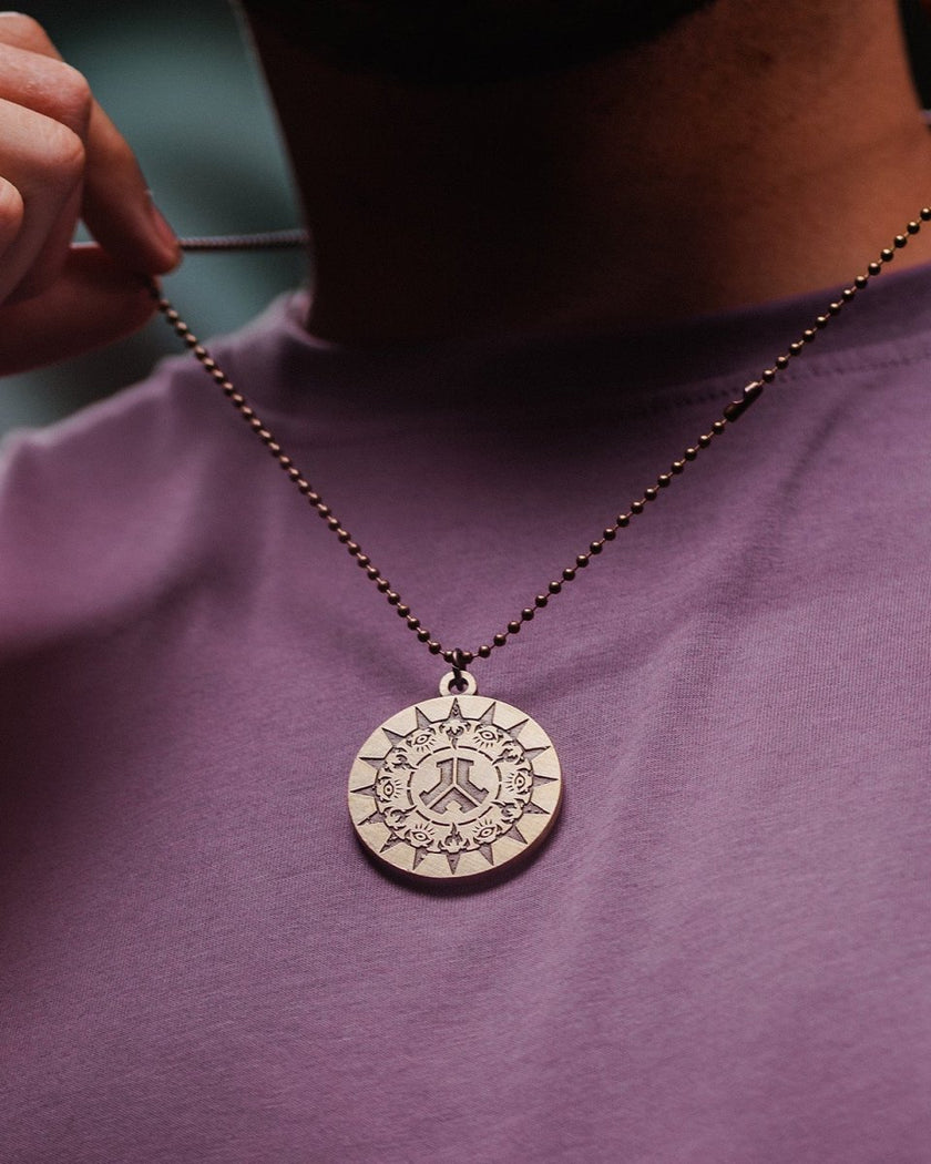 290. Necklace Sacred Oath round gold - Defqon.1 Festival Store