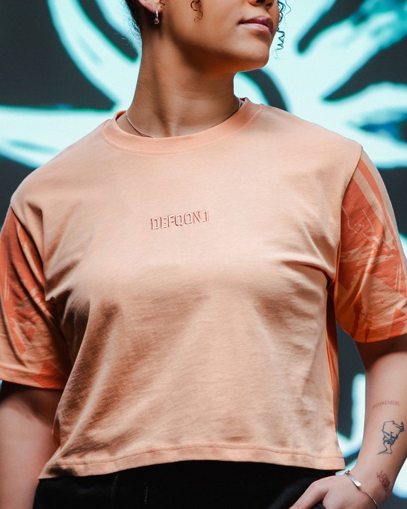 103. Short tee Peach cropped fit - Defqon.1 Festival Store
